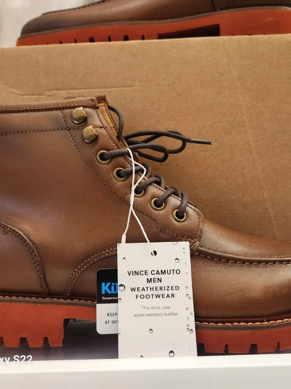 Vince Camuto 